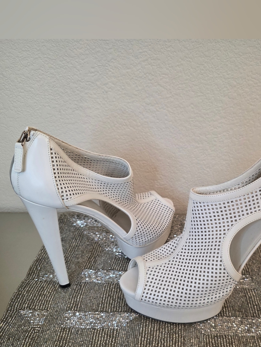 Gucci White Perforated Leather Peep-Toe Platform High Heel Ankle Booties - EU 39 - Picture 15 of 15